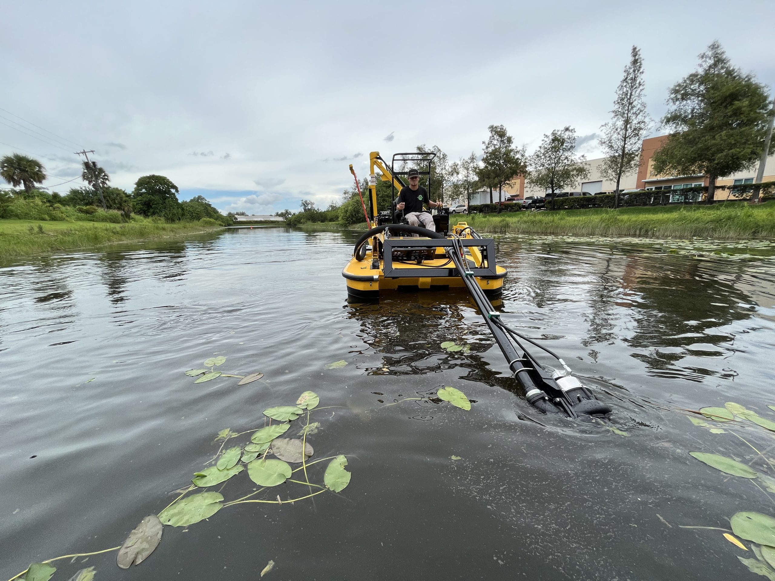 Weedoo - silt removal SiltSucker clearing debris