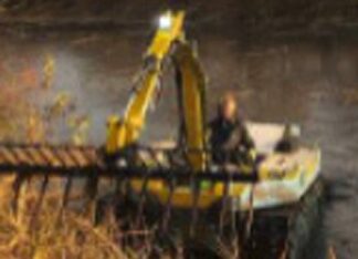 Weedooboats - amphibious aquatic harvester AmphiKing 6450-Front Collecting Rake